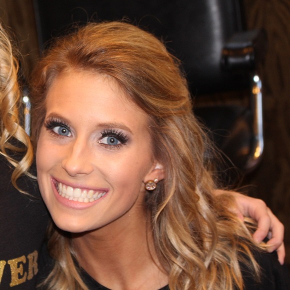 Meet your Posher, Mikaela - Picture 1 of 1